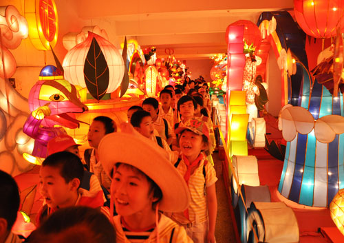 參觀(guān)宮燈博物館